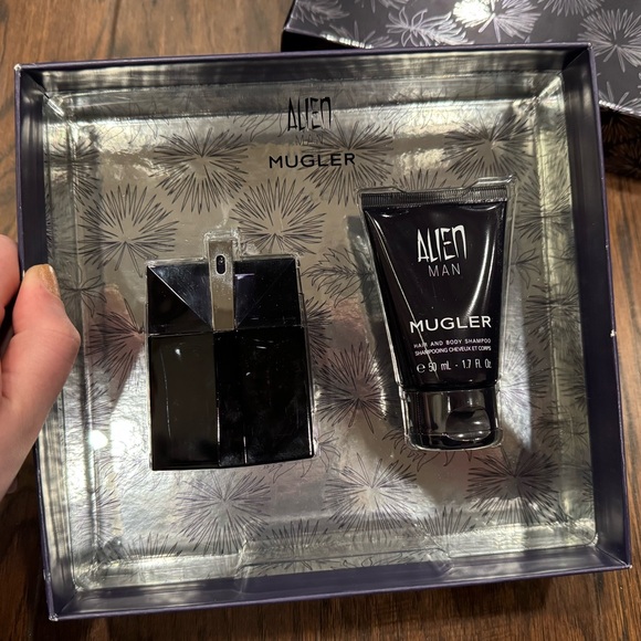 ALIEN MAN MUGLER SET - Picture 2 of 3